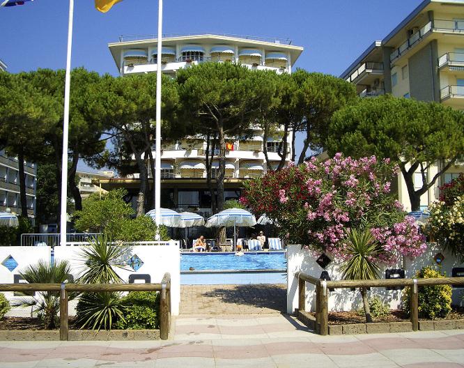 Ambasciatori Palace Hotel - Außenansicht