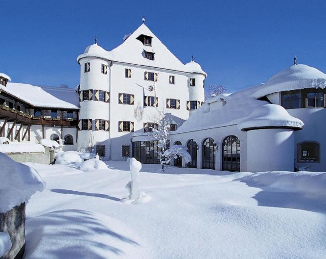 Family Hotel Schloss Rosenegg - Außenansicht