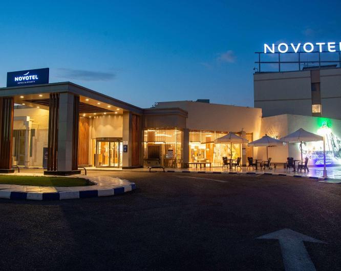 Hotel Novotel Cairo Airport - Außenansicht