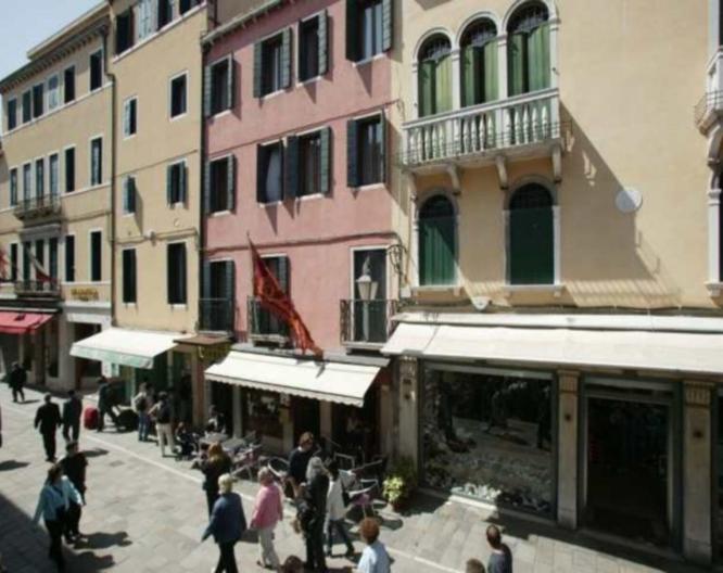Minerva and Nettuno - Außenansicht