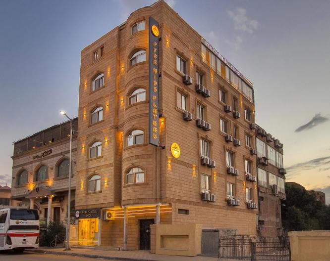 Pyramids Plateau Hotel - Außenansicht