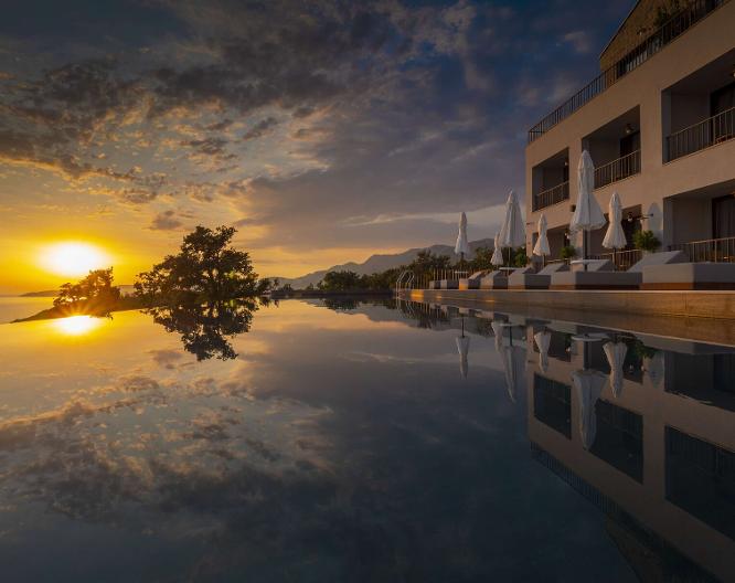 Vivid Blue Serenity Resort - Außenansicht
