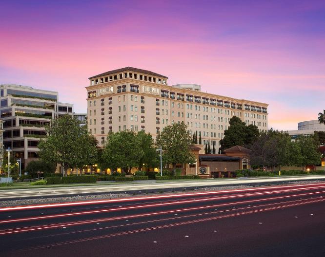 Juniper Hotel - Außenansicht