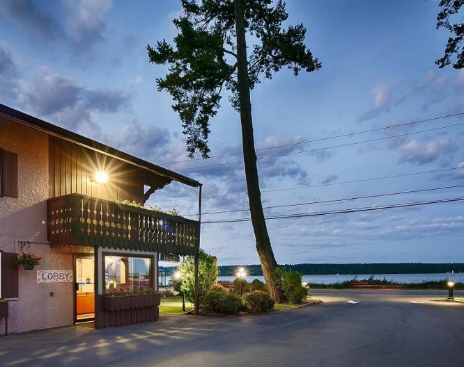 Ramada by Wyndham Campbell River - Außenansicht