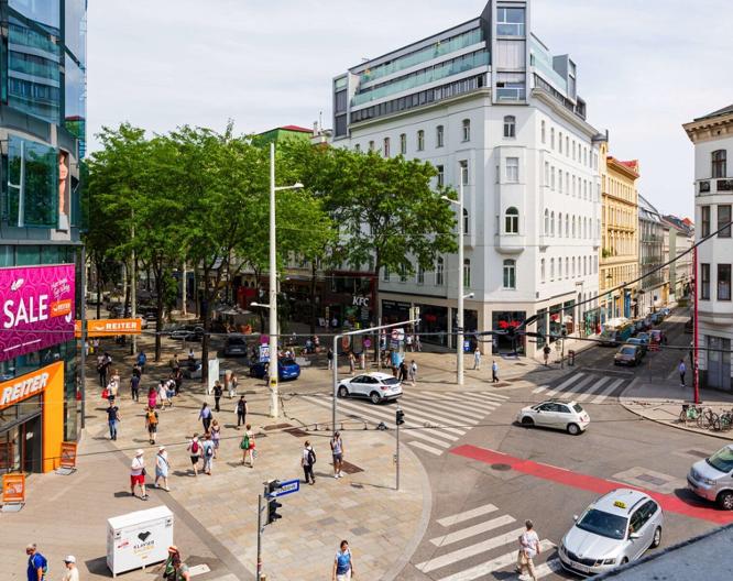 Intercity Hotel Wien - Außenansicht