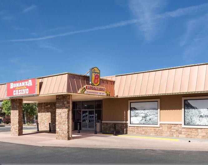 Super 8 Fallon Bonanza Inn & Casino - Außenansicht