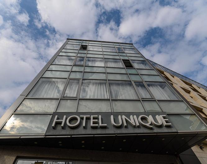 Hotel Unique - Außenansicht