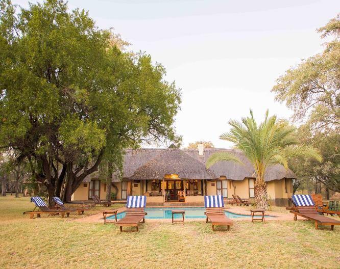 Mziki Safari Lodge - Außenansicht