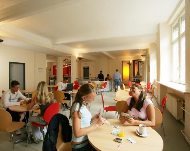 All In Hostel - Essen und Trinken