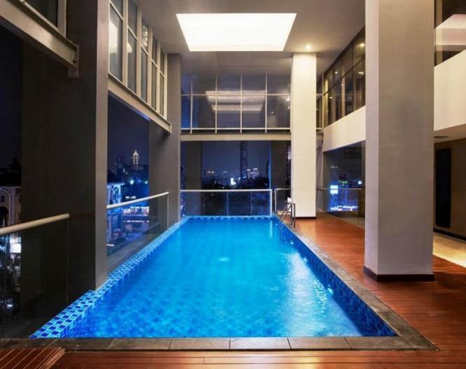 ASTON Bellevue Radio Dalam - Pool