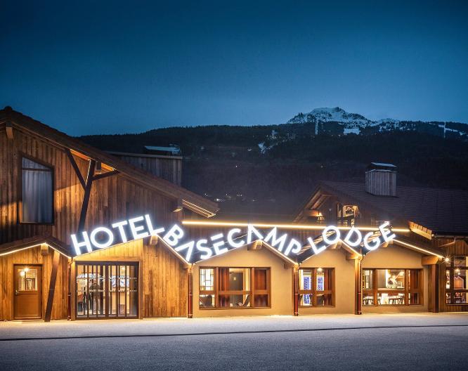 Hotel Base Camp Lodge - Außenansicht