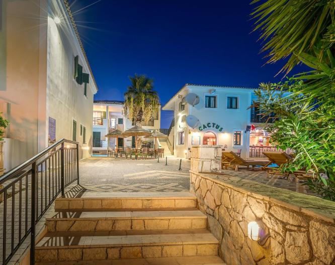 Cactus Hotel - Außenansicht