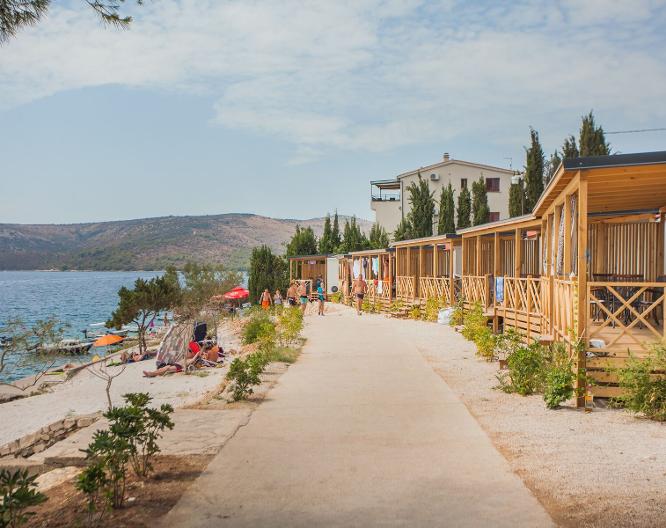 Amadria Park Camping Trogir Apartments - Außenansicht