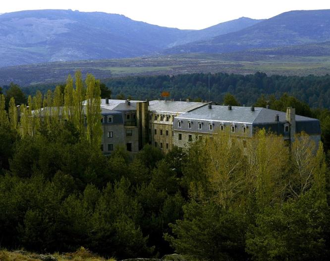 Parador De Gredos - Außenansicht