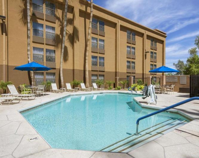 GreenTree Inn & Suites Phoenix - Außenansicht