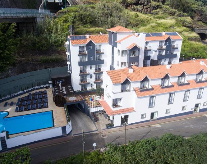 Santa Cruz Village Hotel - Außenansicht