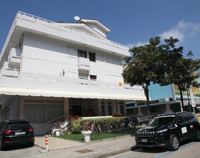 Hotel Pigalle - Außenansicht