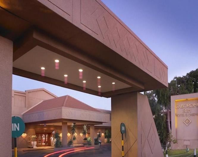 AVANI Gaborone Hotel and Casino - Außenansicht