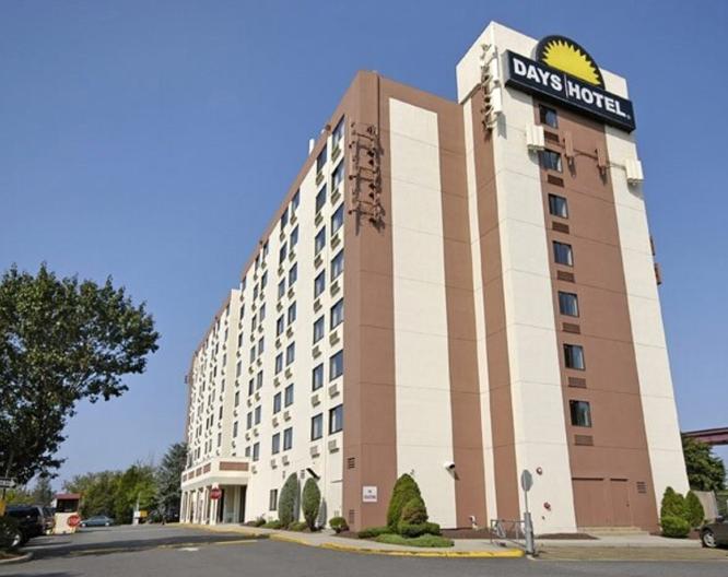 Holiday Inn Newark Airport - Außenansicht