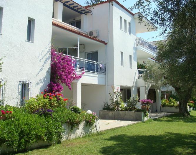 Xenios Faros Apartments - Außenansicht