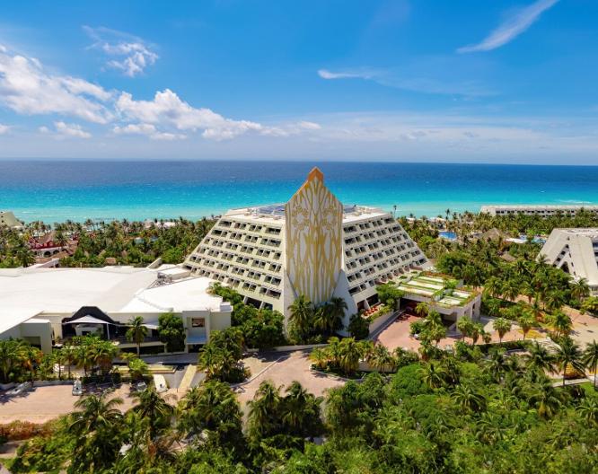 The Pyramid at Grand Oasis Cancún - Außenansicht