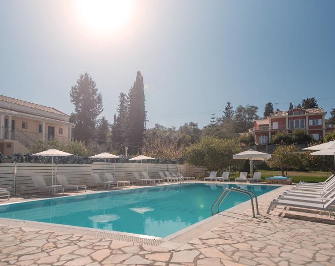 The ELEONAS Bohotel & Annex - Piscine