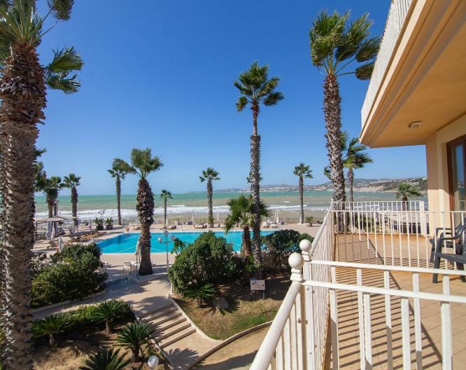 Dioscuri Bay Palace - Außenansicht