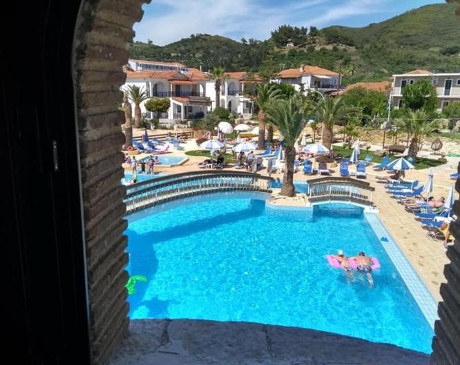 Antonis Apartments - Pool