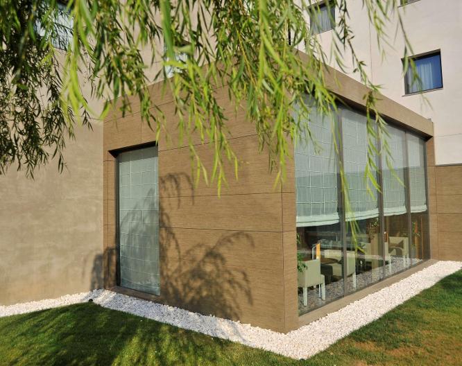 Travelodge Málaga Airport - Außenansicht