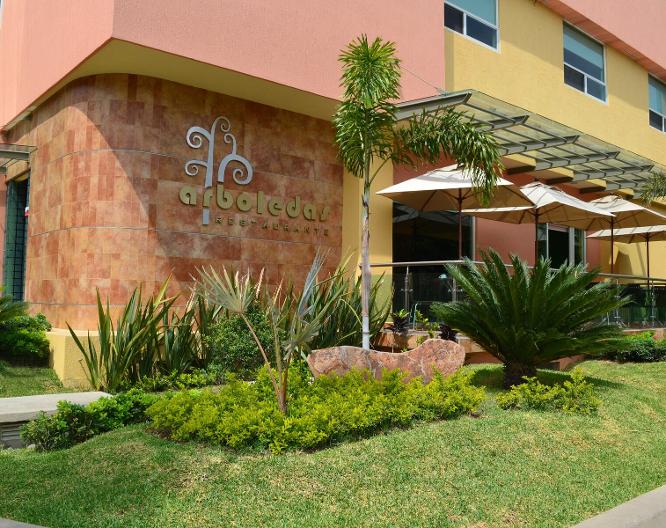Hostalia Hotel Expo & Business Class - Außenansicht