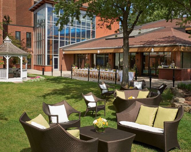 HILTON MISSISSAUGA/MEADOWVALE - Außenansicht