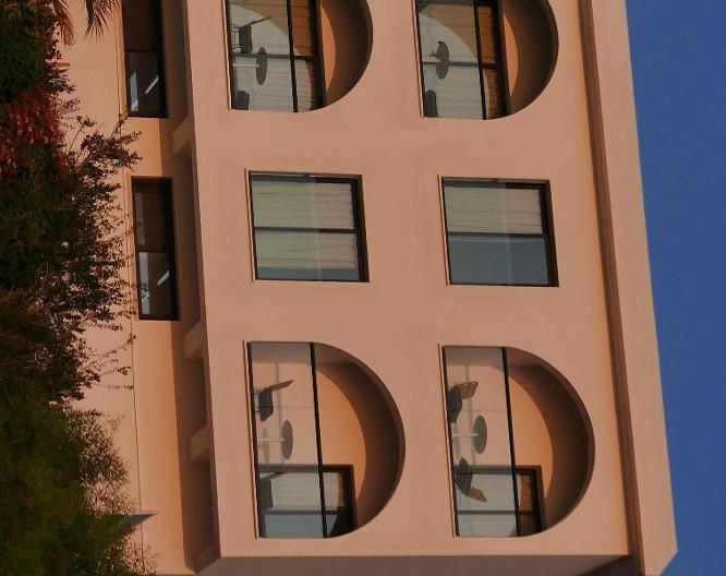 E.J. Pyrgos Bay Hotel - Außenansicht