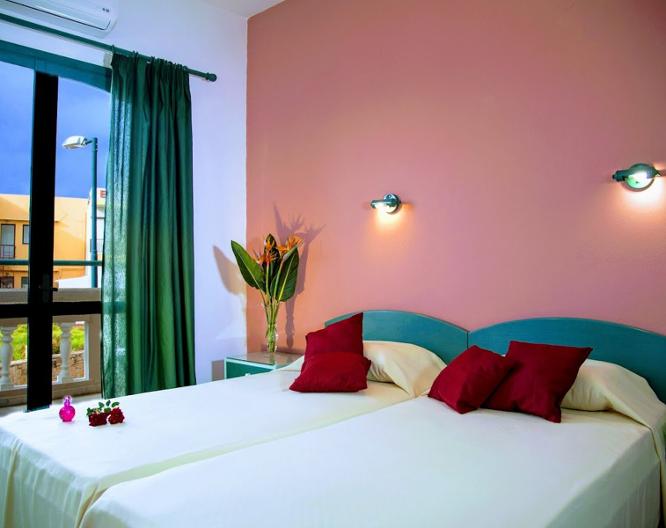 Theoni Apartments - Außenansicht
