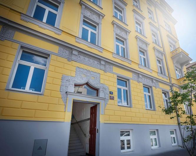 Letna Garden Suites - Außenansicht