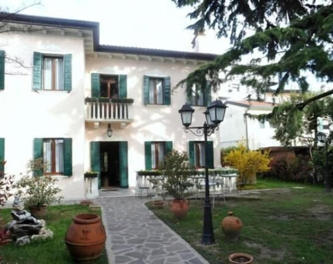 Villa Crispi - Außenansicht