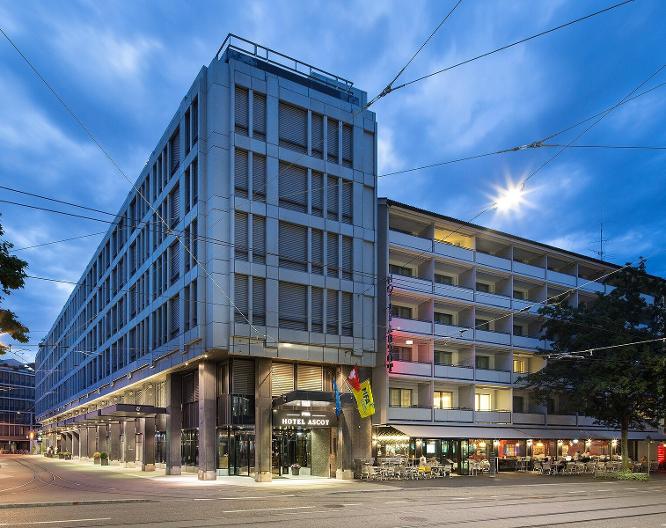 Locke am Platz - Außenansicht