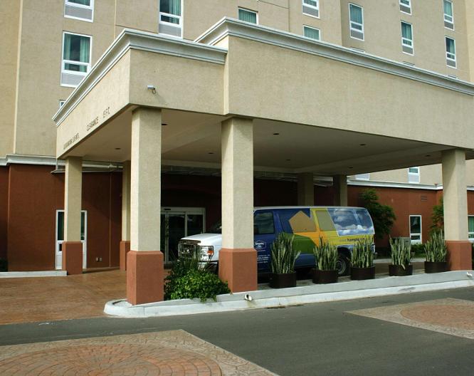 Hampton Inn Guadalajara - Airport - Außenansicht