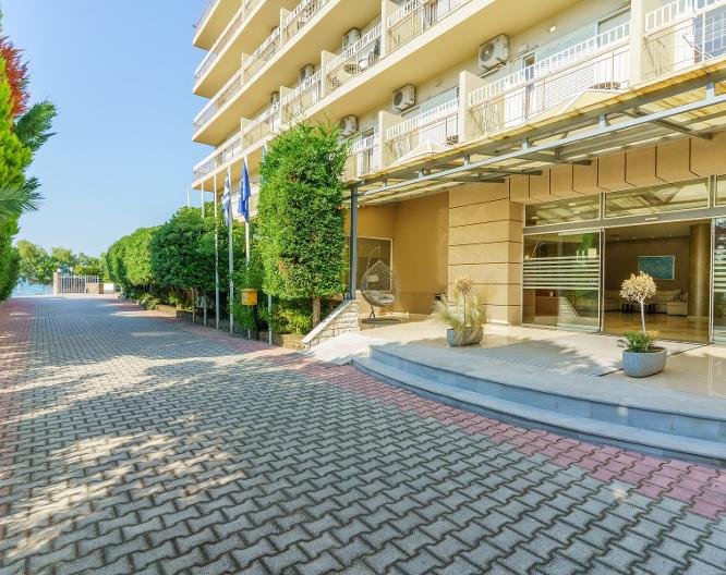 Stefania Beach Resort - Außenansicht