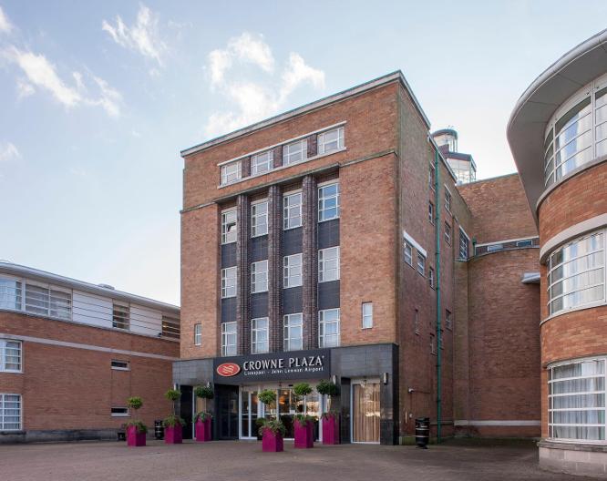 Crowne Plaza - John Lennon Airport - Außenansicht