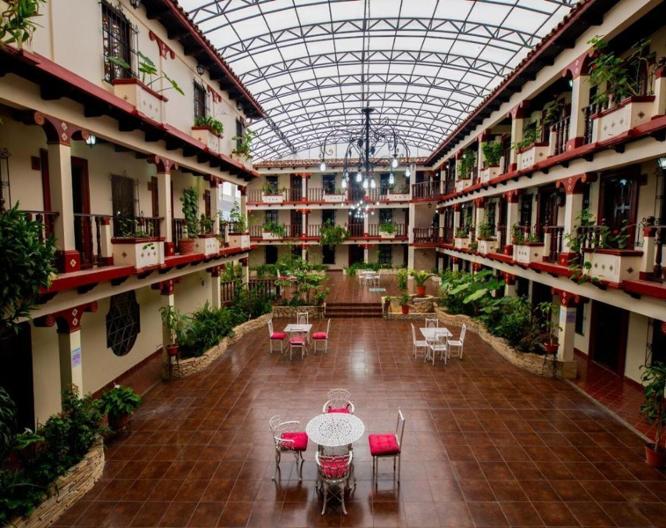 D' Monica Hotel - Außenansicht