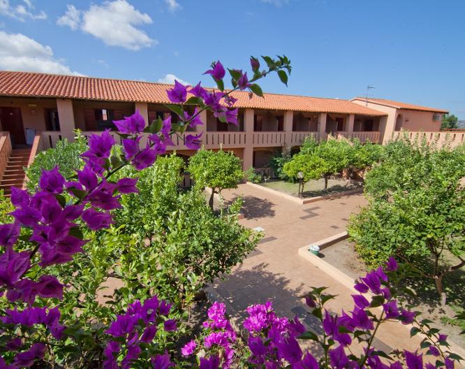 Club Esse Cala Bitta - Außenansicht