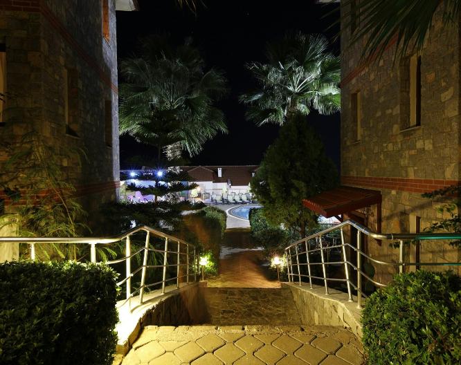 Tropical Deluxe Hotel - Außenansicht