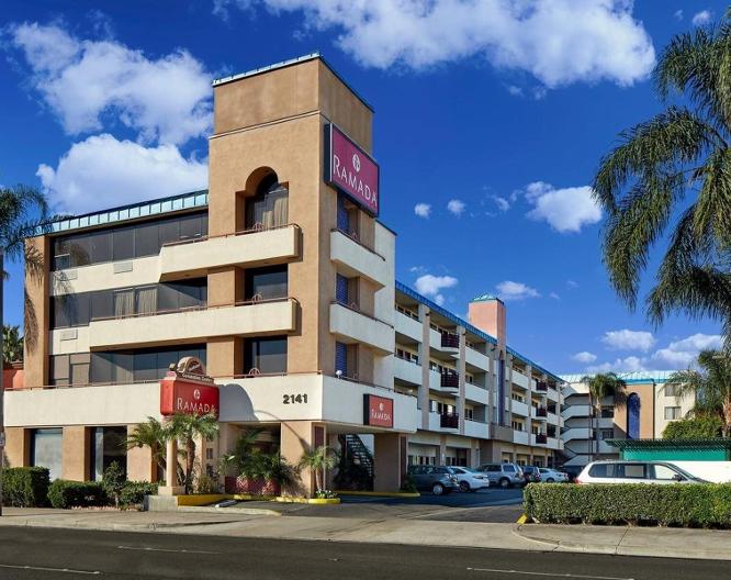 Capri Suites Anaheim - Außenansicht