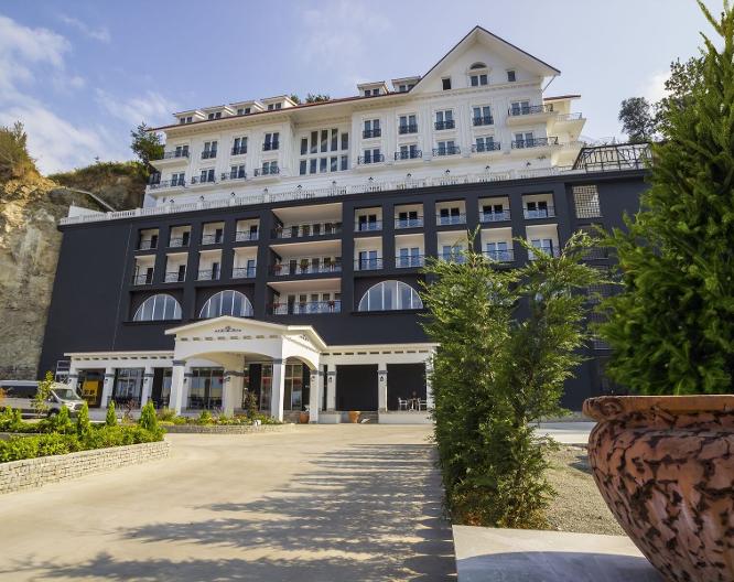 Mell Hotel - Außenansicht