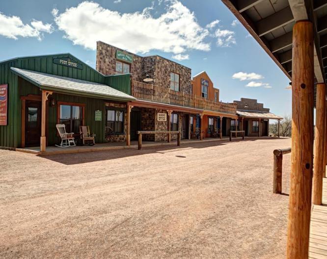 Tombstone Monument Guest Ranch - Außenansicht