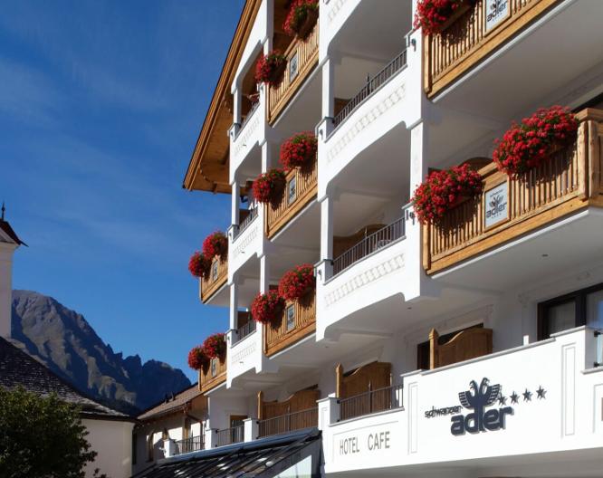 Schwarzer Adler - Außenansicht