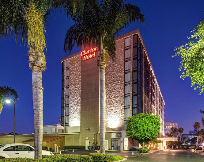 Clarion Hotel Anaheim Resort - Außenansicht