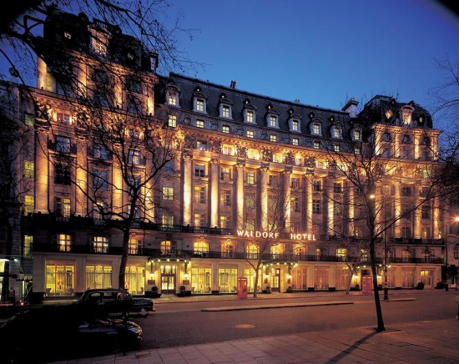 Waldorf Hilton - Außenansicht