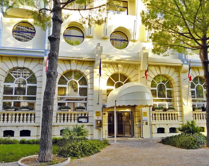 Grand Hotel Astoria - Außenansicht