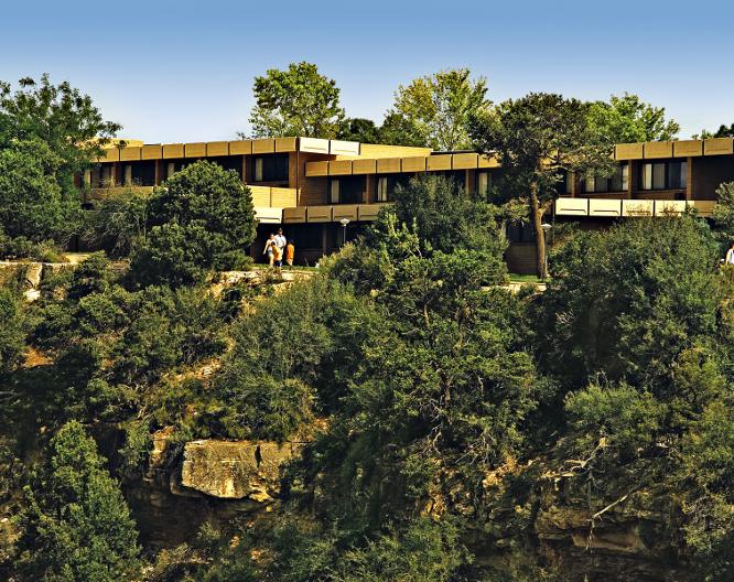 Thunderbird Lodge - Außenansicht